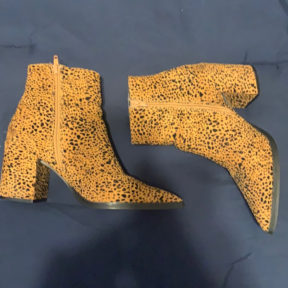 Cheetah Qupid Booties size 9